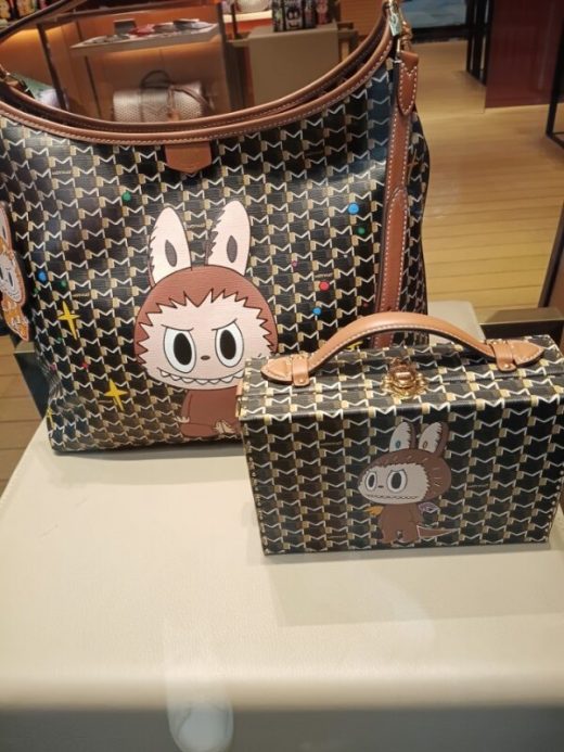 sac Labubu à Singapour