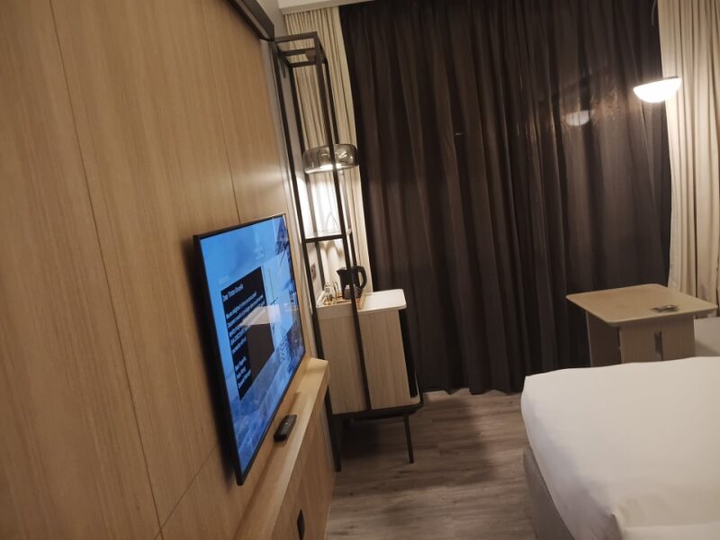 momentus alexandra hotel television et vu de nuit
